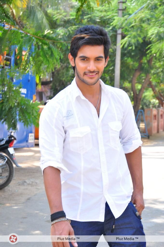 Aadi at Lovely Press Meet - Arrivals - Pictures | Picture 122196